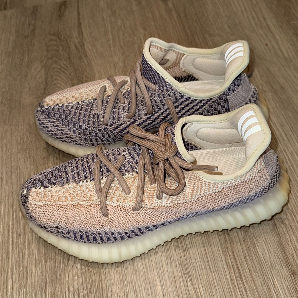 Yeezy Adidas women’s size 6